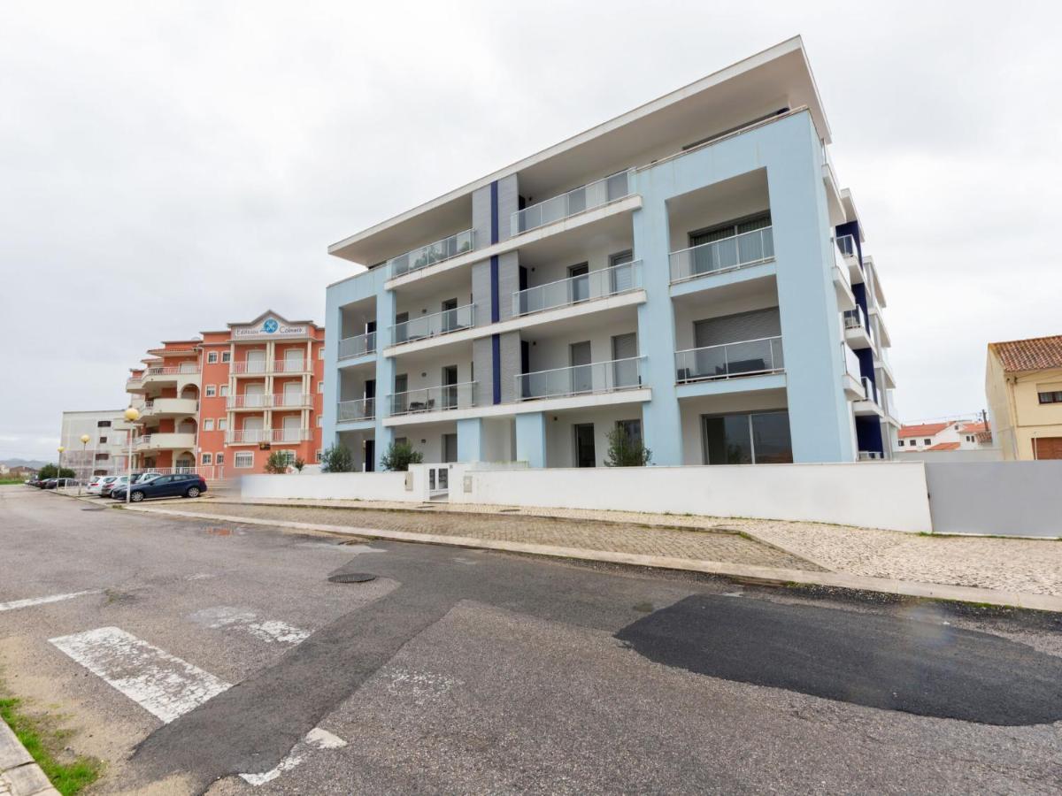 Beautiful Apartment In S O Martinho Do Porto With Balcony São Martinho do Porto Exteriör bild